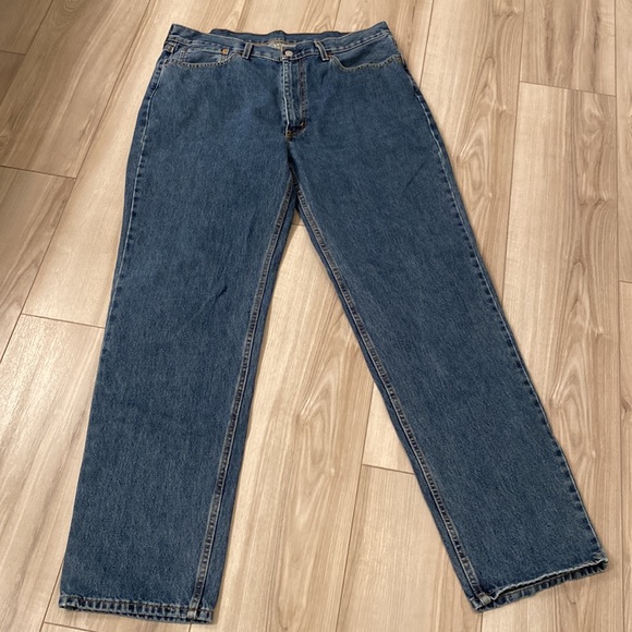 Levi’s 550 - W38” x L36” - Picture 3 of 11
